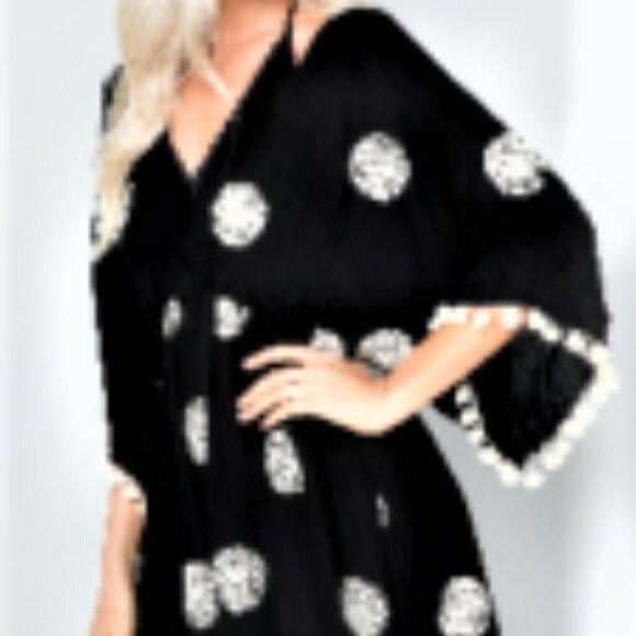 Everleigh Black Cream Dress. - Size L - Picture 3 of 13